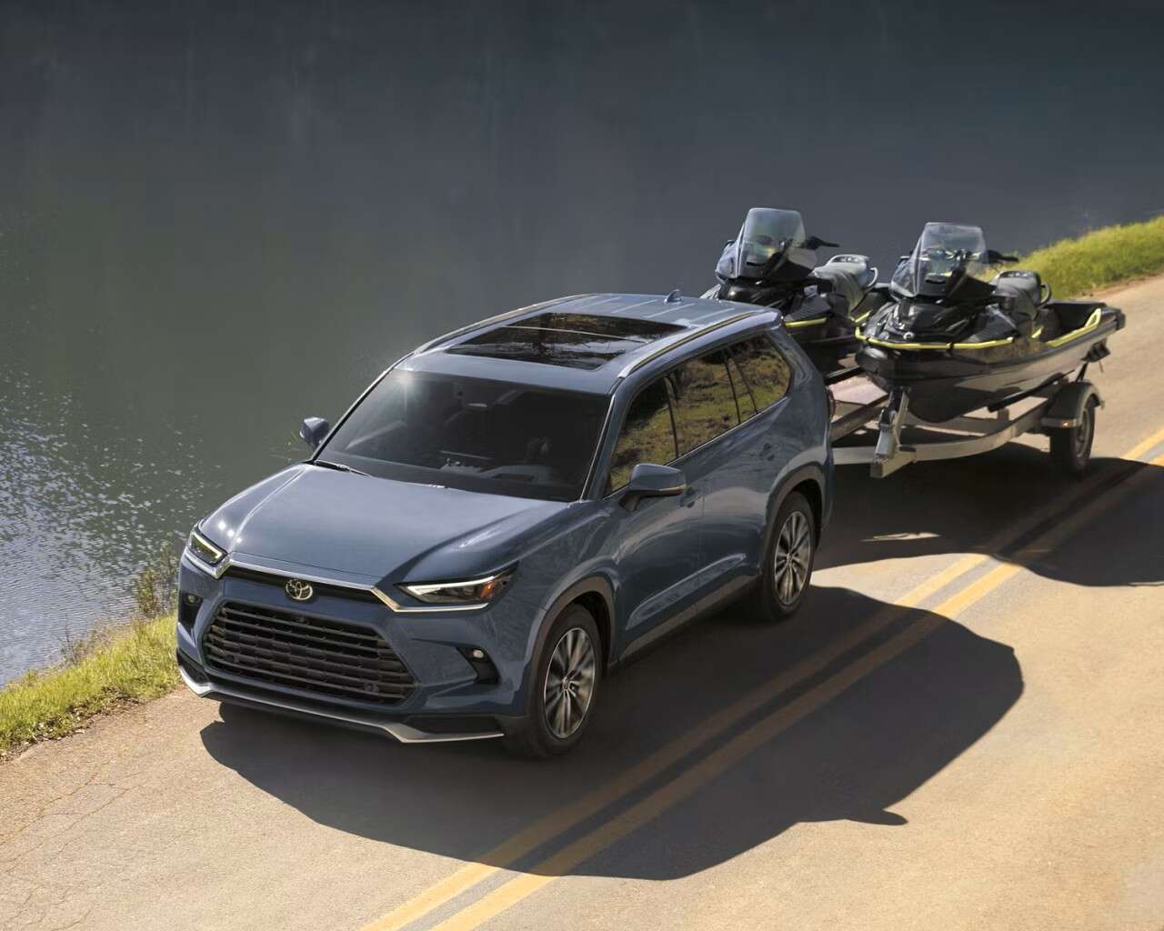 Grand Highlander towing boat